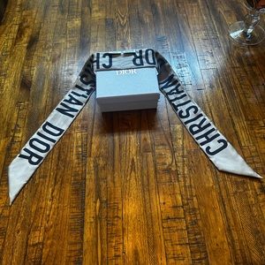 AUTHENTIC Christian Dior Oblique Twilly